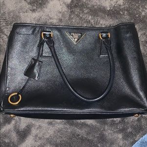 ❤️SOLD❤️AUTHENTIC PRADA double lux medium tote